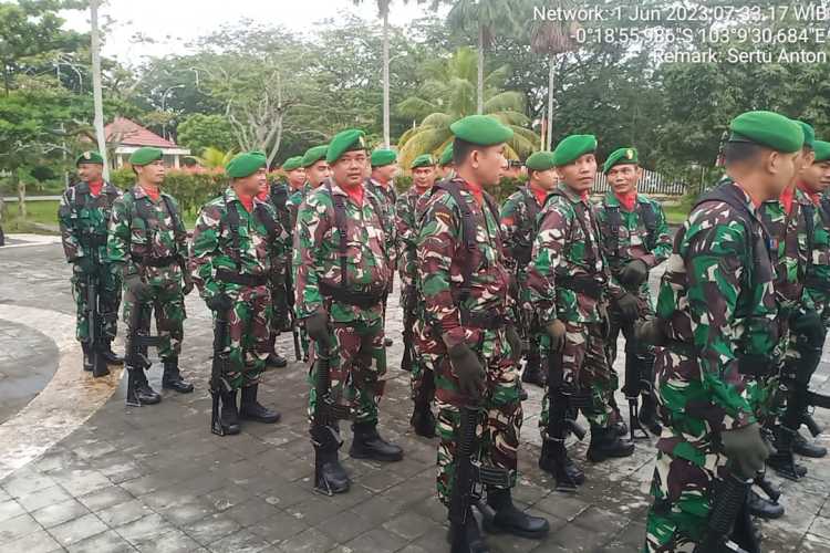 Semangat..personil Koramil peringati hari lahirnya Pancasila