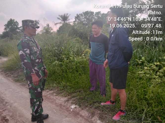 Babinsa Koramil 11/PBR Aktif Patroli Cegah Karhutla di Desa Sungai Danai