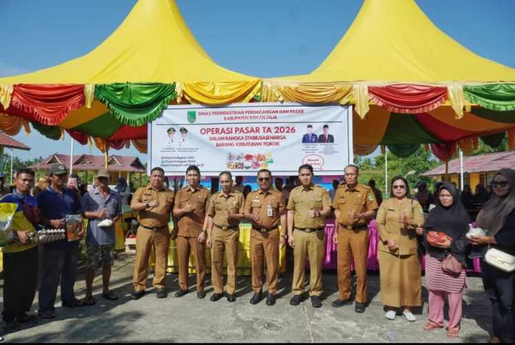 Tekan Inflasi, Pemkab Rohil Serbu Pasar Dengan Harga Subsidi Di Bagansiapiapi
