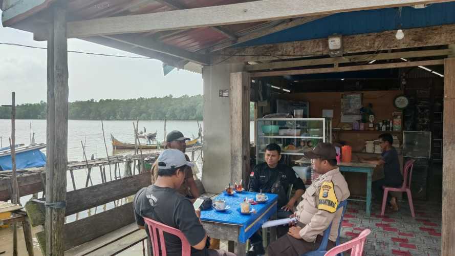 Tingkatkan Hubungan Kemitraan Polri dengan Masyarakat, Bhabinkamtibmas Sungai Batang Gelar Patroli Dialogis