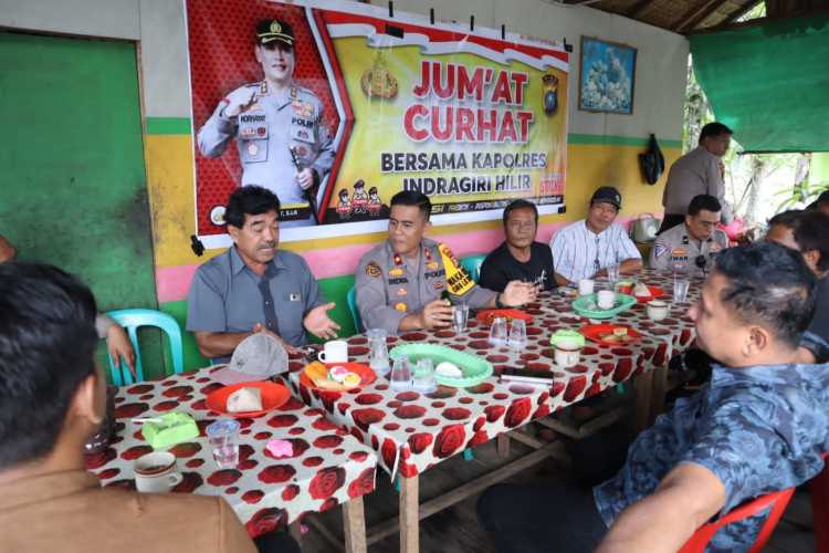 Jumat Curhat, Wakapoles Inhil Dengarkan Keluhan Warga Sungai Beringin