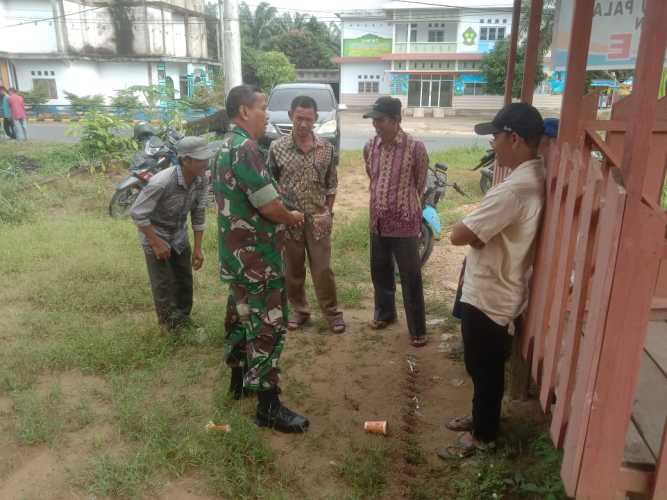 Babinsa Koramil 01/Tbh Kodim 0314/Inhil Lakukan Komsos dengan Kelompok Tani, Dorong Swasembada Pangan