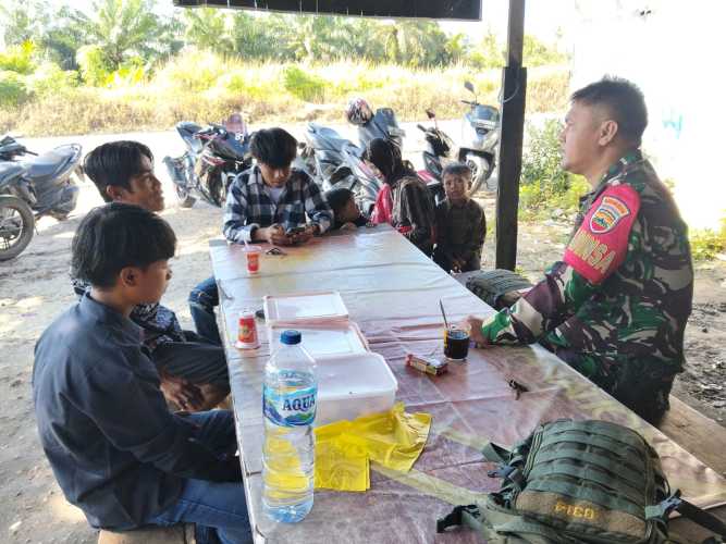 Babinsa Koramil 01/Tembilahan  Lakukan Penyuluhan P4GN kepada Pemuda Desa Binaan