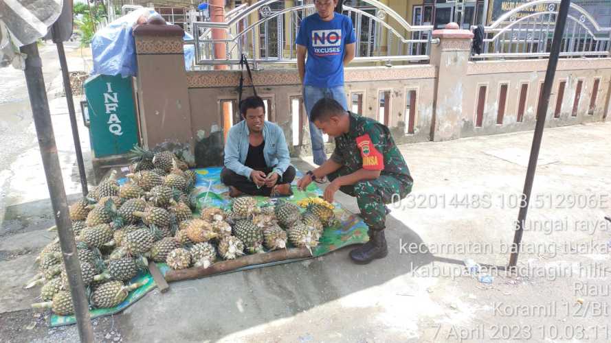 Babinsa Berikan Nasehat Baik Bagi Pedagang Kaki Lima