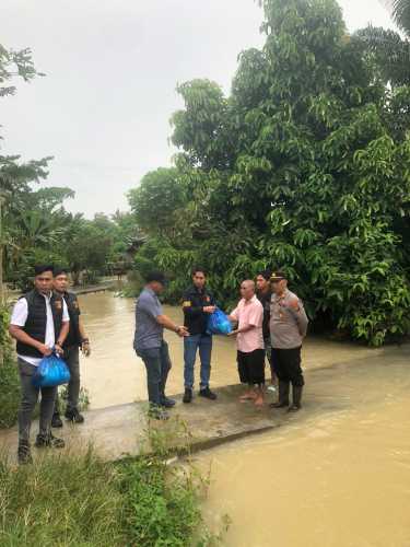 Sat Reskrim Polres Batu Bara Lakukan Bakti Sosial, Bantu Warga Terdampak Bencana Alam