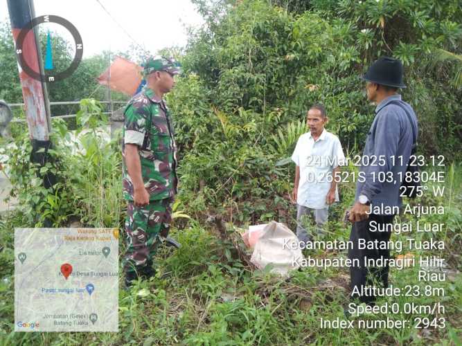 Babinsa Koramil 12/Batang Tuaka Laksanakan Patroli dan Sosialisasi Karhutla di Desa Sungai Luar