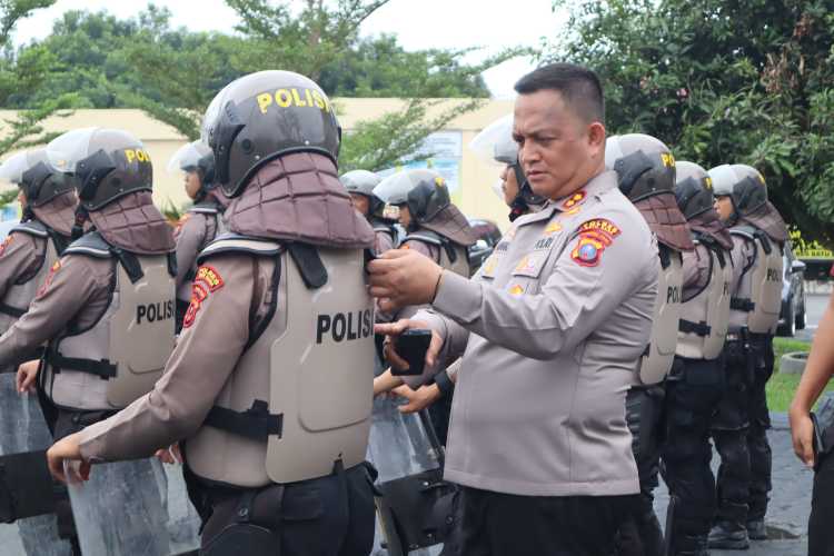 Kapolres Batu Bara Pimpin Pengecekan Pelatihan Pelayanan Aksi Unjuk Rasa Menjelang May Day