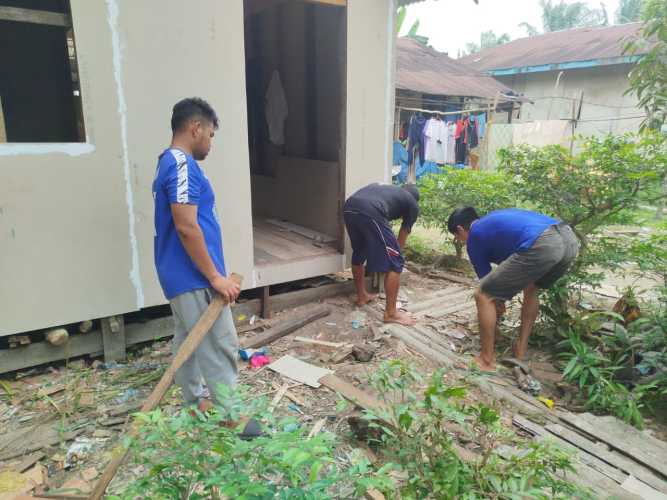 Menembus Keterisoliran, Sinergi Kodim 0314/Inhil dan Warga Kuala Lemang Sulap Rumah Tak Layak Jadi Hunian Impian