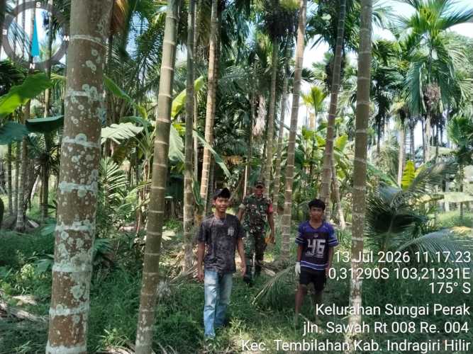 Babinsa Sungai Perak Laksanakan Sosialisasi Tapal Batas Secara Terpadu Bersama Masyarakat