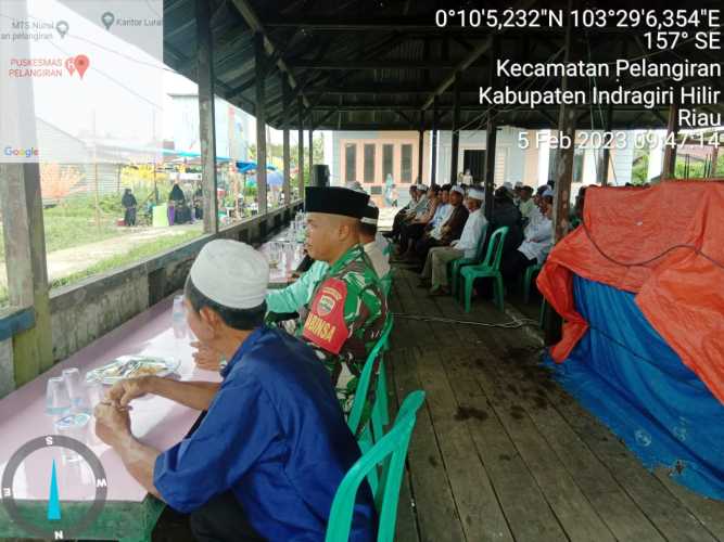 Babinsa Bersama Masyarakat Hadiri Undangan Isra Mi'raj