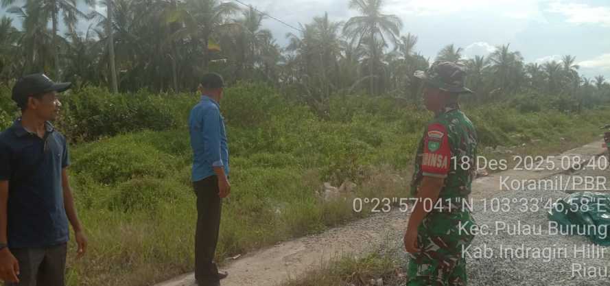 Babinsa Koramil 11/PBR Laksanakan Patroli Jaga Kelestarian Alam di Tapal Batas Desa