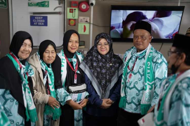 Bupati Afni Antar 257 CJH Siak Bertolak ke Batam