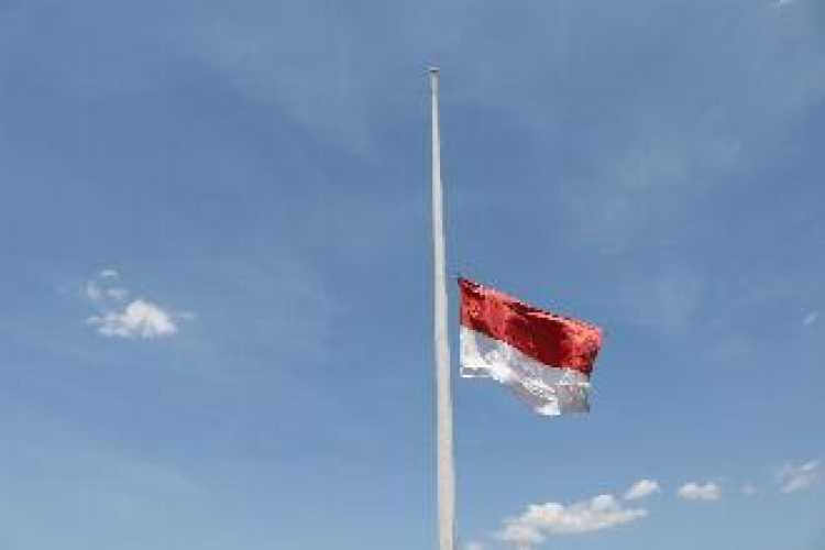 Hormati Wapres Ke-6 RI Try Sutrisno, Pemerintah Instruksikan Pengibaran Bendera Setengah Tiang Selama 3 Hari