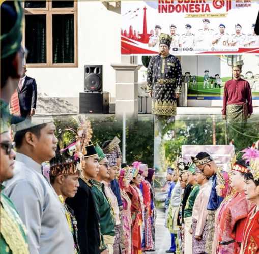 Merajut Kebhinekaan dalam Upacara HUT ke-81 RI: Kantor Pertanahan Siak Tampilkan Pesona Busana Adat Nusantara
