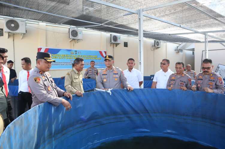 Polres Batu Bara dan Dinas Perikanan Panen Ikan Lele untuk Mendukung Ketahanan Pangan