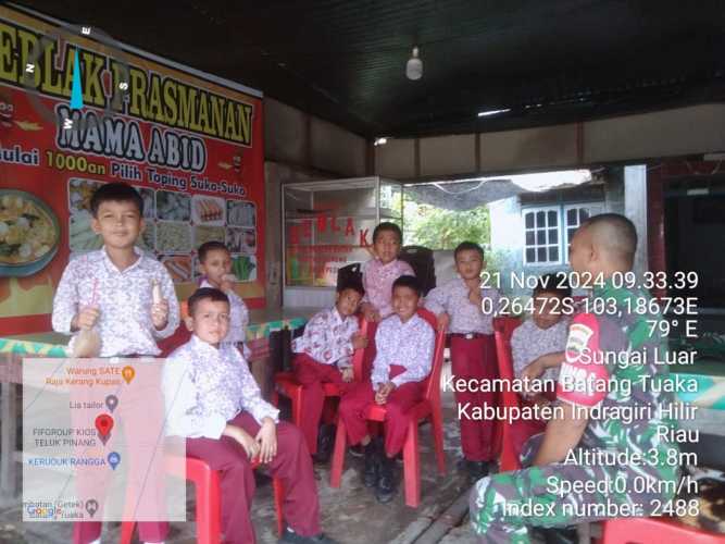 Di Jam Istirahat, Serda Syafrijon Edukasi Pelajar Sekolah Dasar Memiliki Sifat Luhur