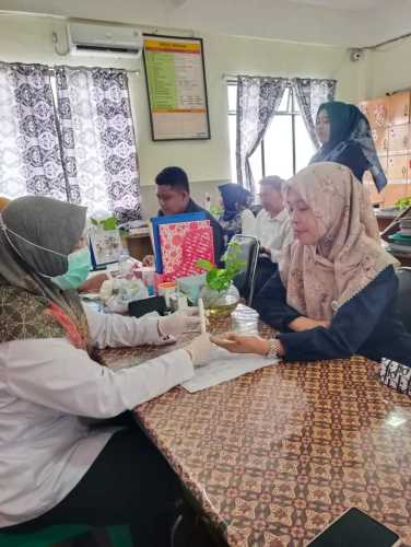 Dinkes Inhil Lakukan Skrining PTM di SMPS Kasih Lestari