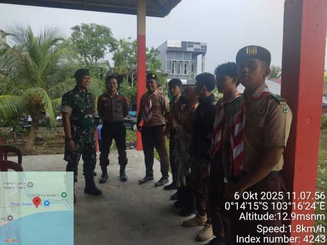 Babinsa Koramil 12/Batang Tuaka Ajak Generasi Muda Bangun Karakter dan Semangat Gotong Royong