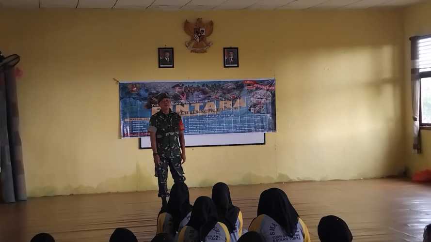 Sertu Januar Berikan Sosialisasi Penerimaan Prajurit TNI AD Tahun 2026 kepada Siswa SMA N Tuah Gemilang