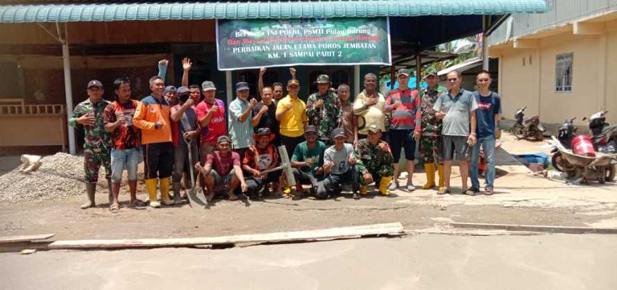 Partisipasi Aktif TNI,POLRI,PSMTI dan Masyarakat Pulau Burung dalam Kepedulian Perbaikan Infrastruktur