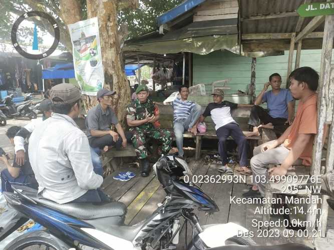 Babinsa Bente Sosialisasi Menjaga Sanitasi Lingkungan Cegah DBD dan Malaria