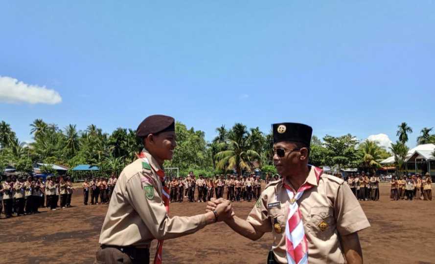 Danramil Pulau Burung Tutup Perjusami dengan Kepalan Salam Komando