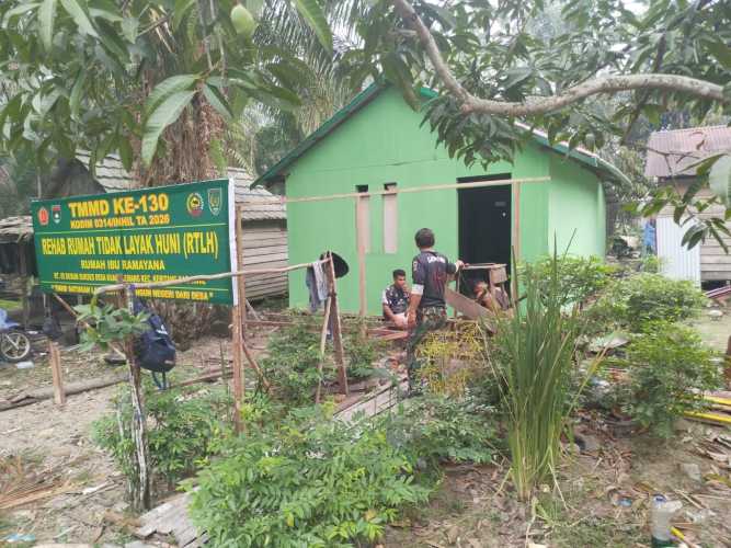 Gotong Royong Tanpa Lelah, Kodim 0314/Inhil dan Warga Desa Kuala Lemang Kebut Pembangunan RTLH TMMD Ke-130