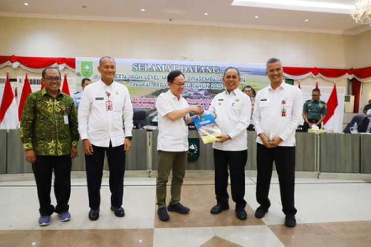 Galeri Bupati Inhil Menghadiri High Level Meeting (HLM) Swasembada Pangan