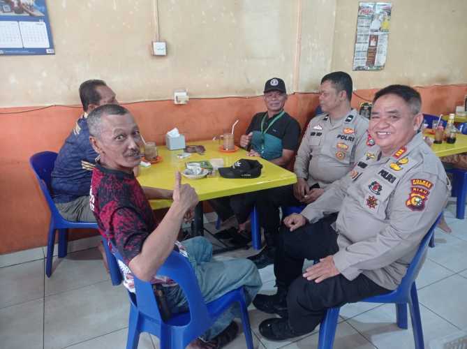 Kasat Binmas Polres Inhil Gelar Himbauan Partisipatif di Sebuah Cafe Tembilahan