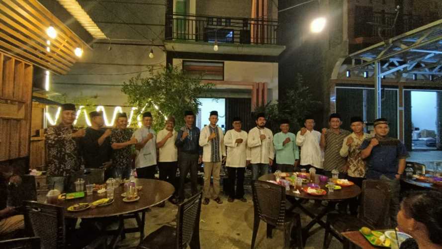 Pemdes Kayu Raja, KTRM dan Pemuda Desa Adakan Buka Bersama