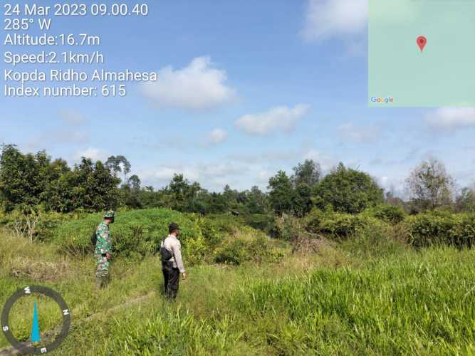 Di Tengah Teriknya Matahari dan  Kondisi Berpuasa, Babinsa dan Tim Masih Semangat Lakukan Kontrol Rutin Lahan Kosesi