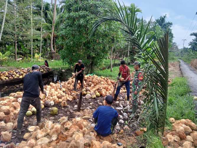 Pratu Candra Winata Buka Peluang Pemasaran Hasil Petani