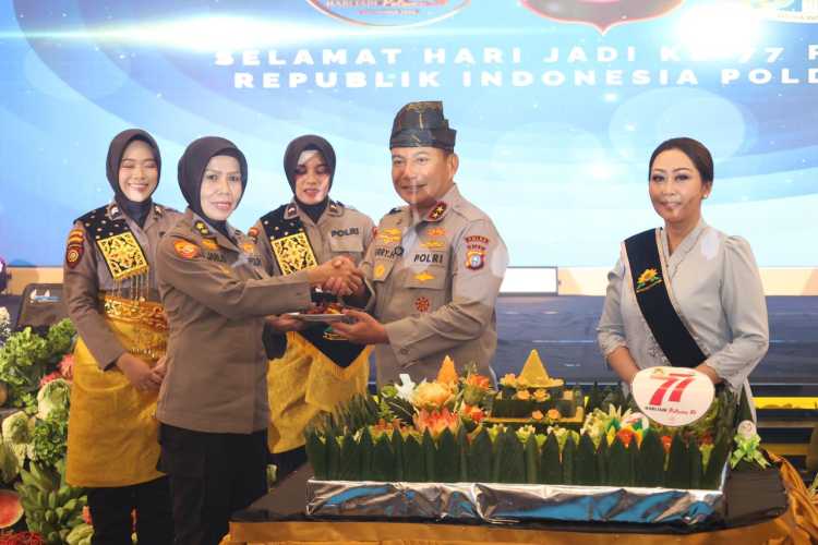 Syukuran Hari Jadi Polwan Ke77, Kapolda Riau: Jadilah Polwan yang Berintegritas dan Profesional