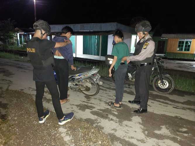 Jaga Situasi Kamtibmas yang Aman dan Kondusif, Polsek Enok Lakukan Patroli KRYD Malam