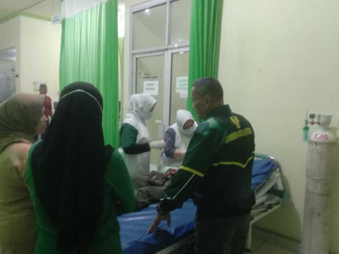 Gerak Cepat Babinsa Serma Nuryadi Tinjau dan Evakuasi Korban Penikaman di Tembilahan