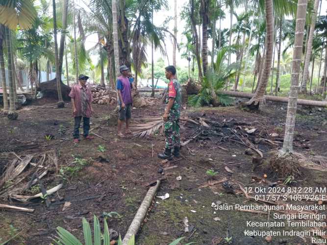 Sertu Deni Sutrisno  Babinsa Koramil 01/Tembilahan Konsentrasi Patroli Karhutlah di Wilayah Sei Beringin