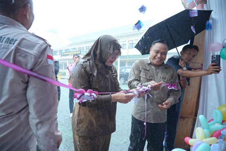 Bupati Afni Buka Gema Pros dalam Kondisi Basah Kuyup