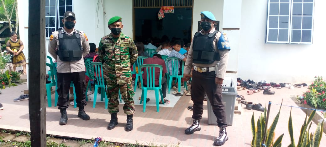 Babinsa Lakukan Pengamanan Gereja Pouk Maranata