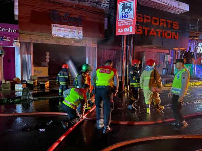 Polresta Cilacap Sigap Amankan Kebakaran Pusat Perbelanjaan, Evakuasi Warga Hingga Pengamanan Aset