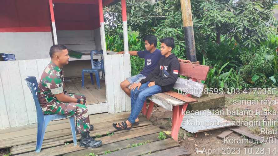 Di Posko Kampung Pancasila, Babinsa Jelaskan Makna Berpuasa