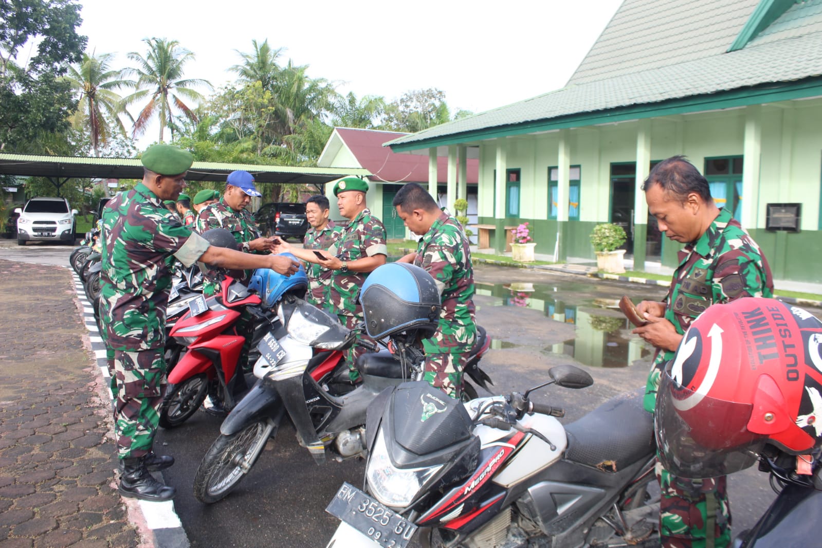 Seluruh Anggota koramil 01/Tembilahan Laksanakan Pengecekan Kelengkapan Motor