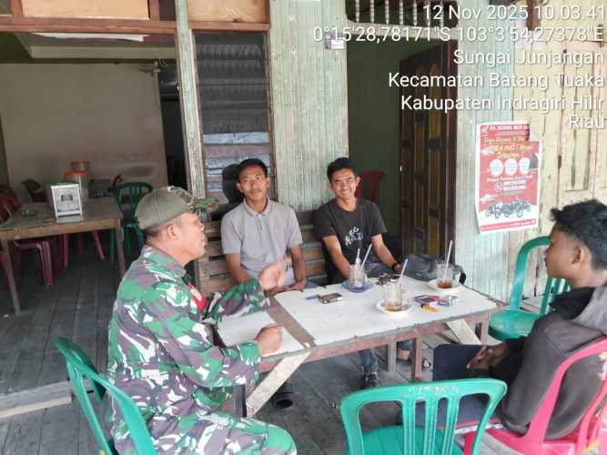 Babinsa Laksanakan Komduk  Jaga Stabilitas Harga Komoditas Pertanian di Desa Sungai Junjangan