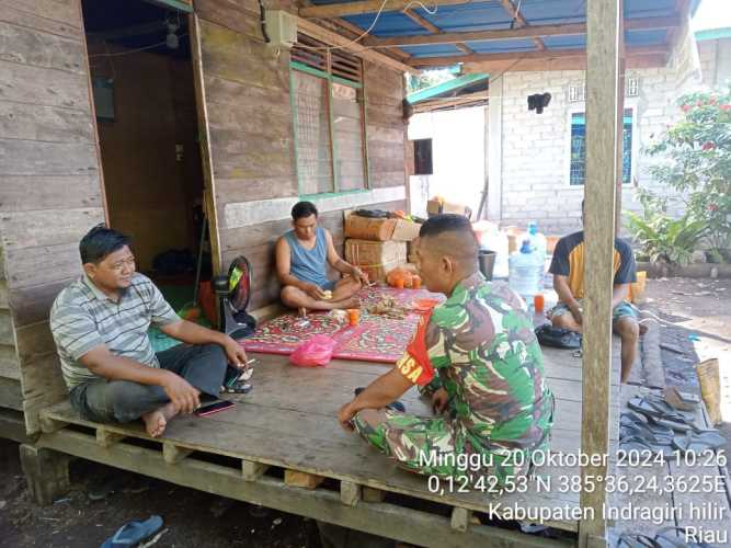 Babinsa Pulau Burung  Patroli Dialogolis Sosialisasi Pilkada Damai