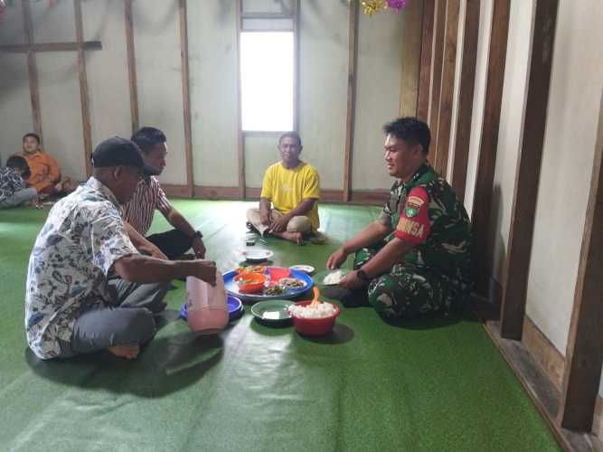 Pererat Tali Silaturahmi, Babinsa Sungai Intan Hadiri Pesta Pernikahan Warga Binaan