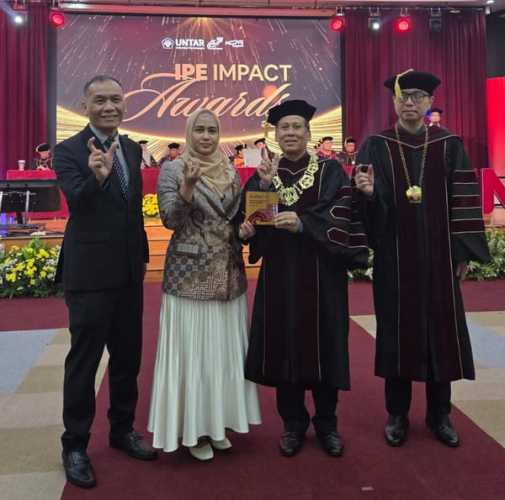Karmila Sari Terima Penghargaan Alumni di Peringatan Dies Natalis ke-67 Untar