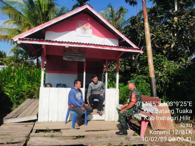 Sertu Syamsir Berikan Pembelajaran di Kampung Pancasila