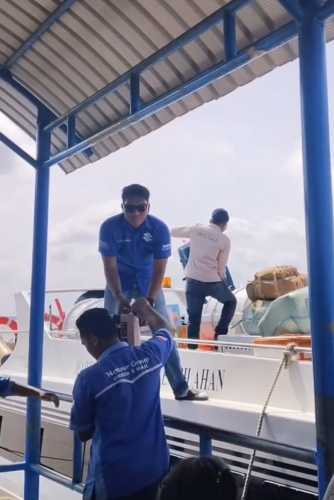 Pelayanan Porter Jadi Sorotan Utama Saat Speedboat Kembali Beroperasi di Tembilahan