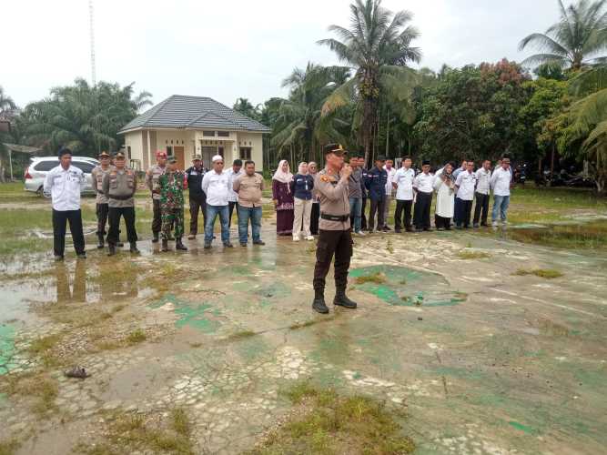 Pastikan Kesiapan Pengamanan Pemilu 2024, Kapolsek Kempas Gelar Apel Gabungan.