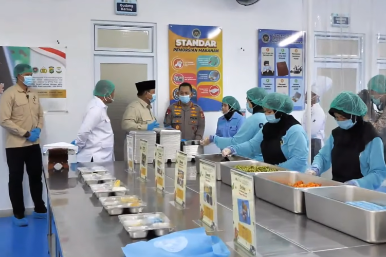 Presiden Prabowo Tinjau Langsung SPPG Polri Palmerah