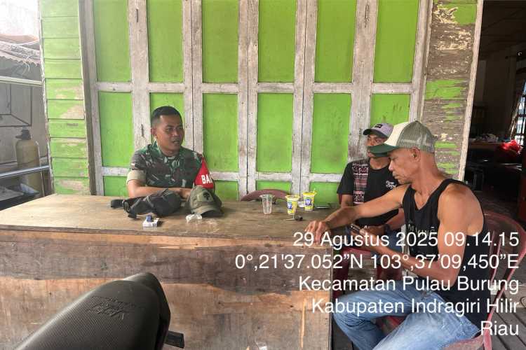 Jumat Komsos, Babinsa Pulau Burung Bangun Citra Positif Aparatur Teritorial